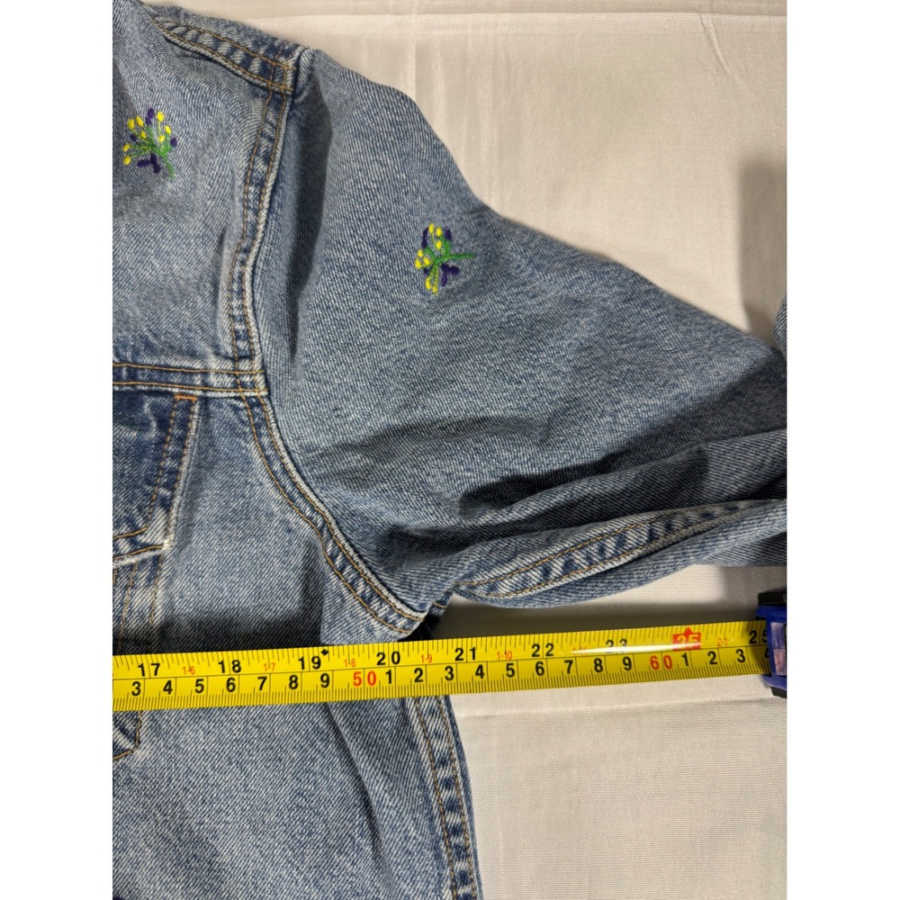 THE GREAT. Embroidered Floral Denim Jacket Light Wash Distressed Raw Hem Size 2 - Picture 3 of 6
